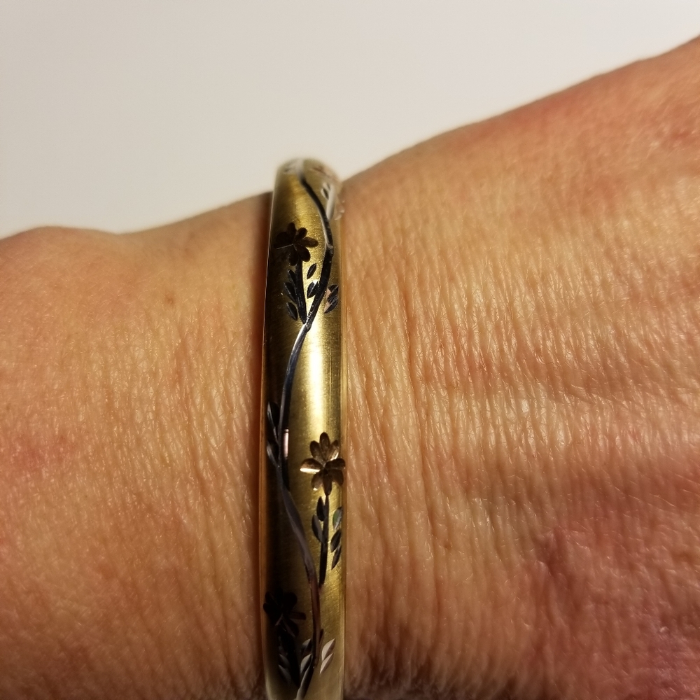 Gorgeous Dainty Gold tone mixed metal bracelet
